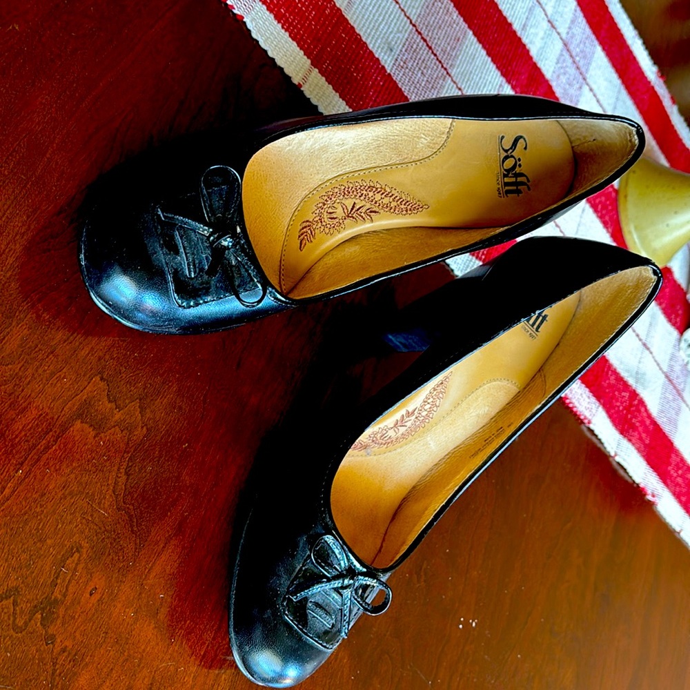 Women’s Size 9 Black leather heels